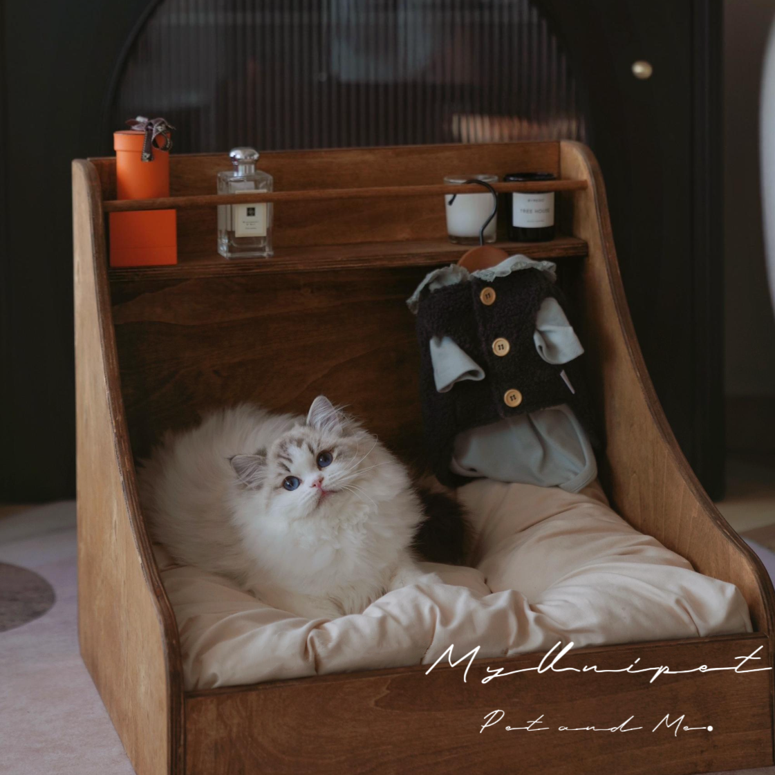 彫刻的でおしゃれな猫ベッド［b2c Neko Bed/ネコ ベッド］定価41800円