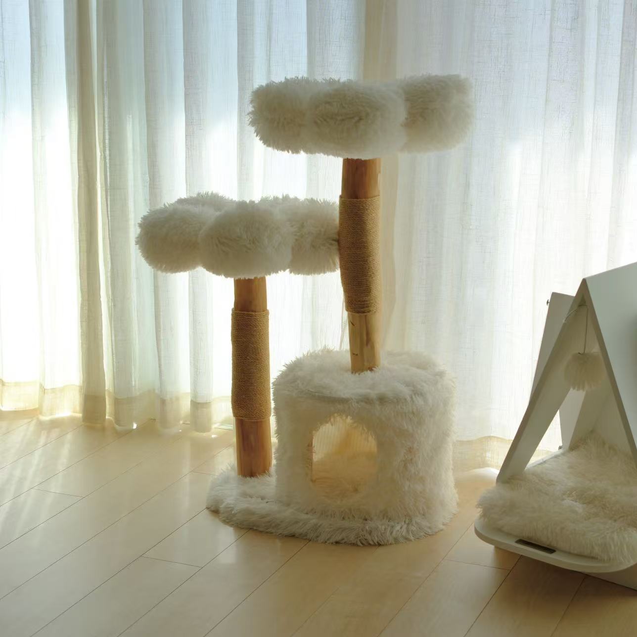 【雲にのる】無垢材キャットタワー　北欧風  天然木 ペット家具　(翌営業日発送可能）