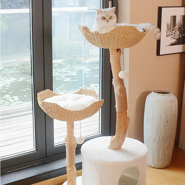 【雲にのる】樹洞付き天然籐ラタンと無垢材キャットタワー 木製おしゃれ　北欧風 天然木 ペット家具　キャットベッド キャットタワー木製　猫じゃらし付き