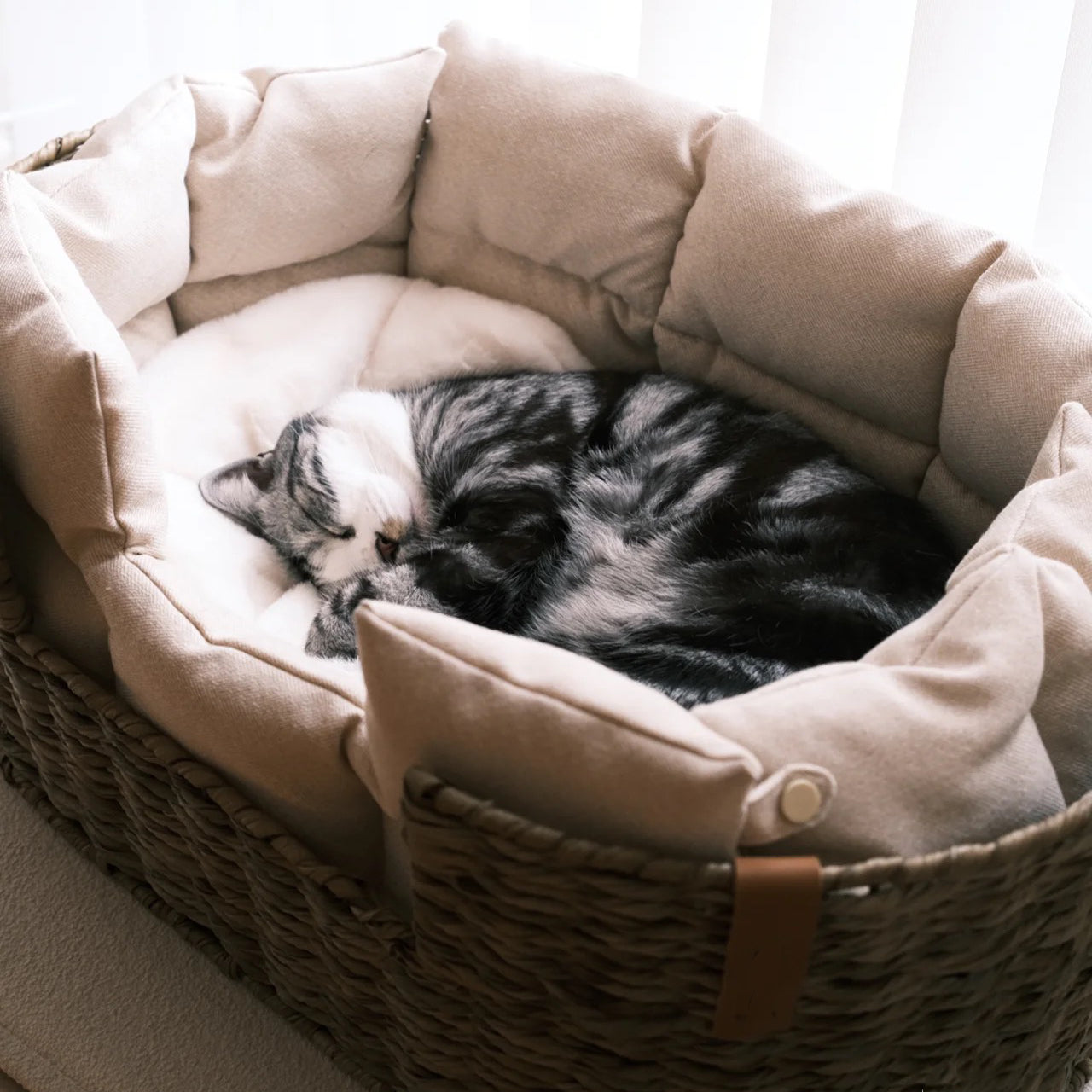 北欧風手編み猫ベッド/犬ベッド 天然素材 ペットベッド　クッション付き